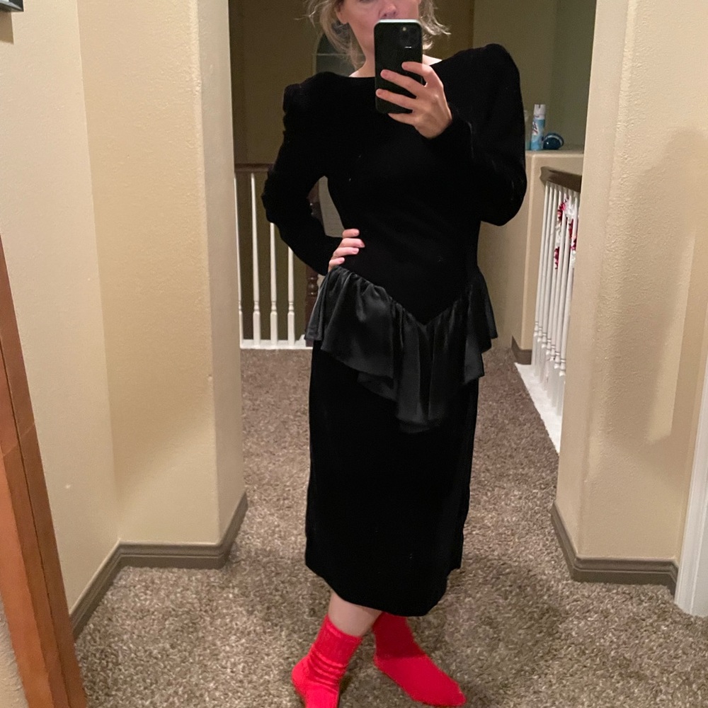 Vintage 80’s Velvet Holiday Dress w Low Cut Back